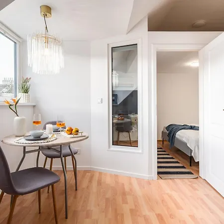 Days - One-bedroom With Sauna, Ac And Workspace In Zizkov Daire Prag