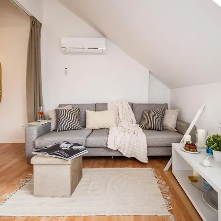 Days - One-bedroom With Sauna, Ac And Workspace In Zizkov Daire Prag