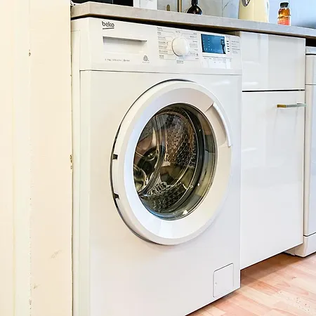 Days - One-bedroom With Sauna, Ac And Workspace In Zizkov